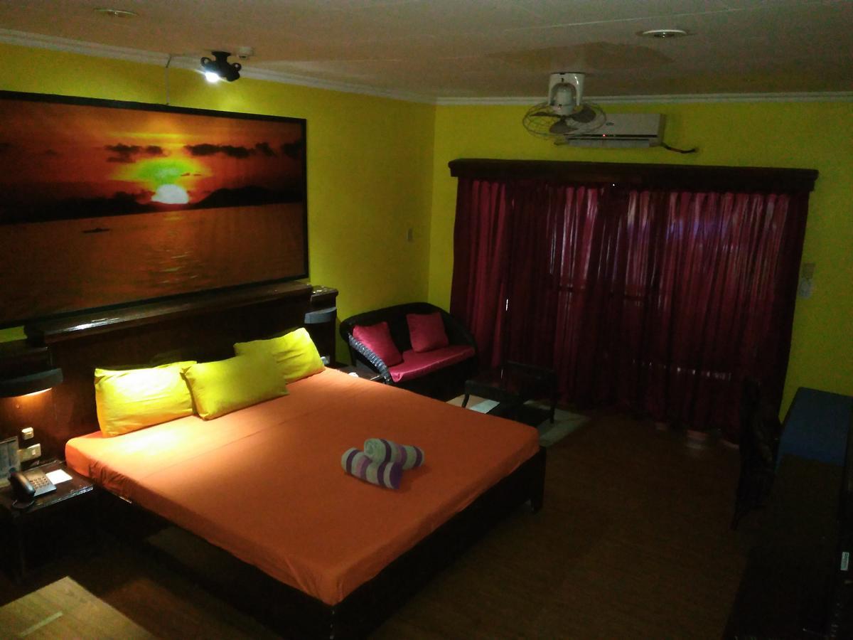Mango'S Beachfront Resort Олонгапо Екстериор снимка